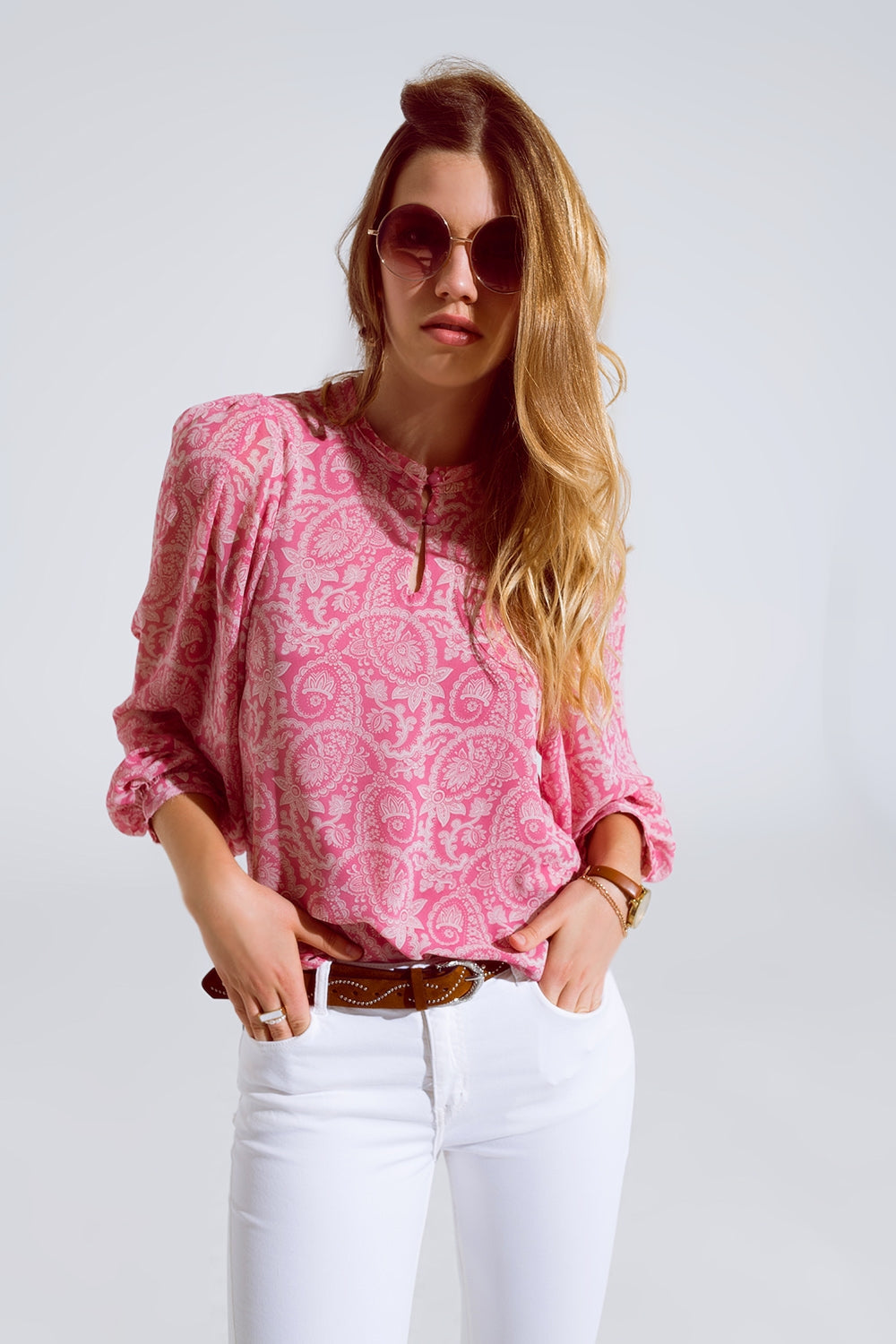 Blusa rosa de gasa con estampado floral y manga larga tipo globo