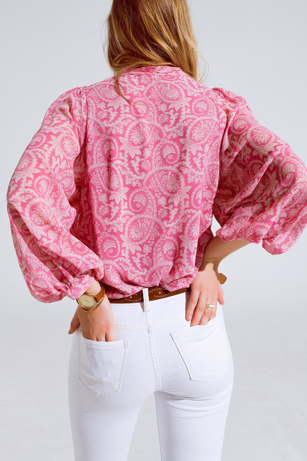 Blusa rosa de gasa con estampado floral y manga larga tipo globo