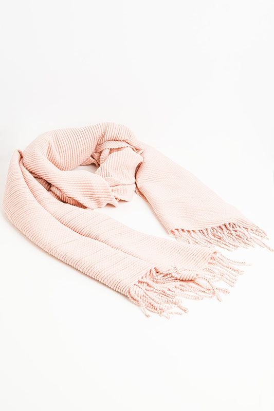 Pink scarf in soft and fluffy fabric with fringes