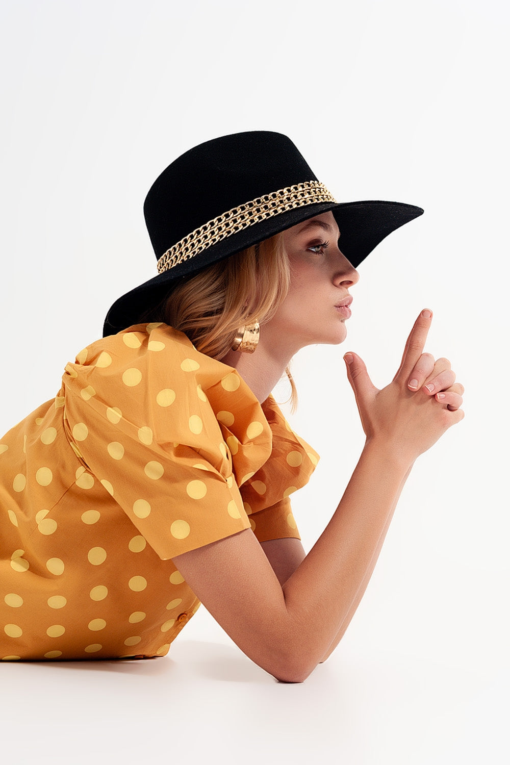 Q2 Polka dot top with puffed sleeves and square neckline in yellow