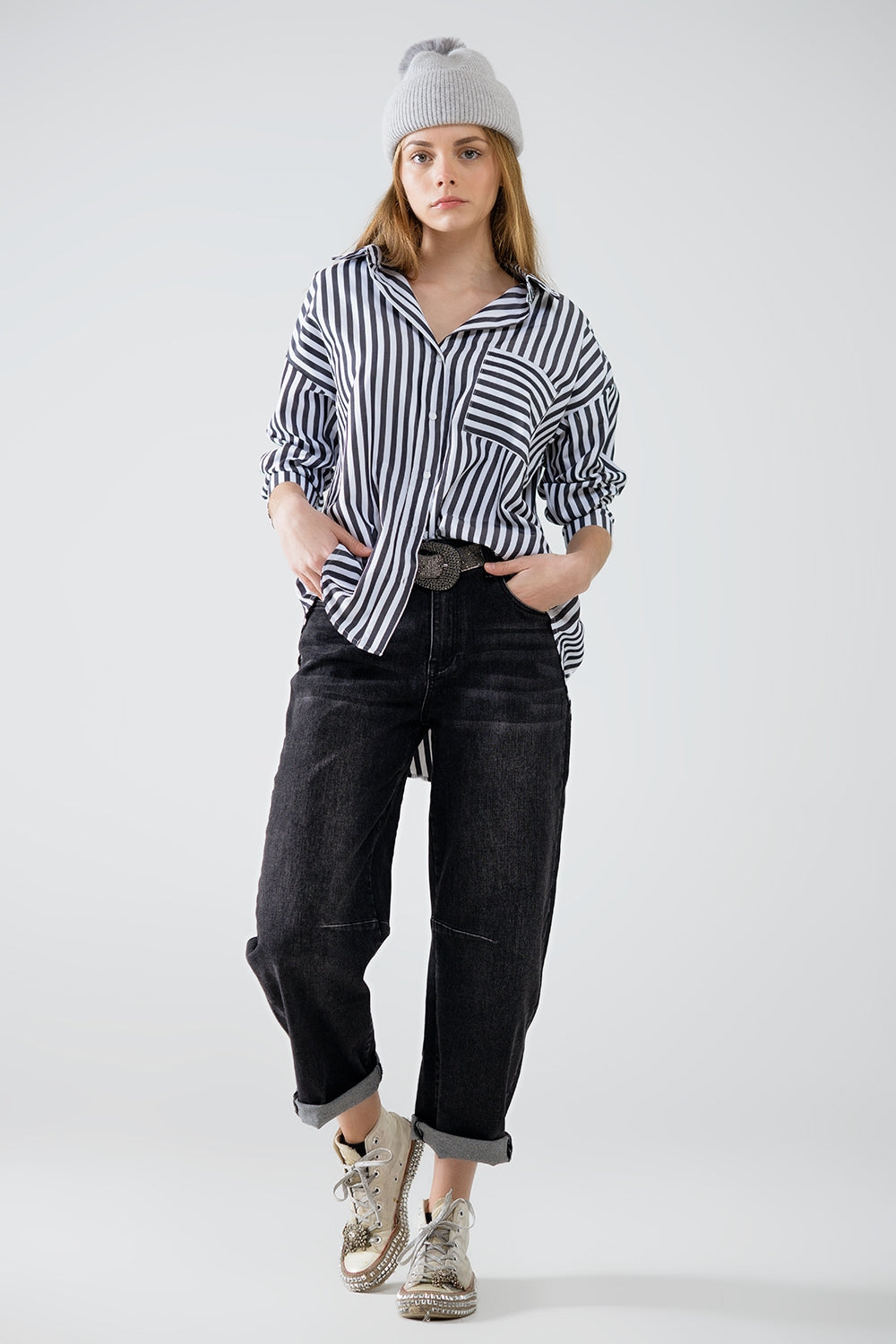 Poplin shirt with vertical stripes in black and chest pocket