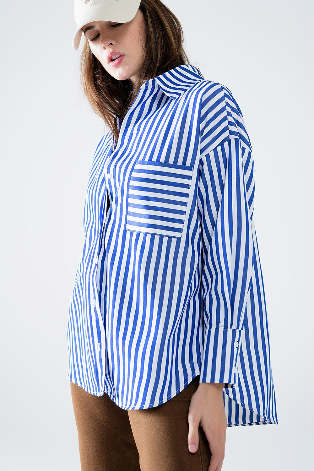 Poplin shirt with vertical stripes in blue and chest pocket