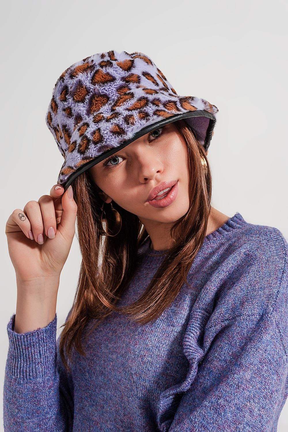 Purple bucket hat in animal print