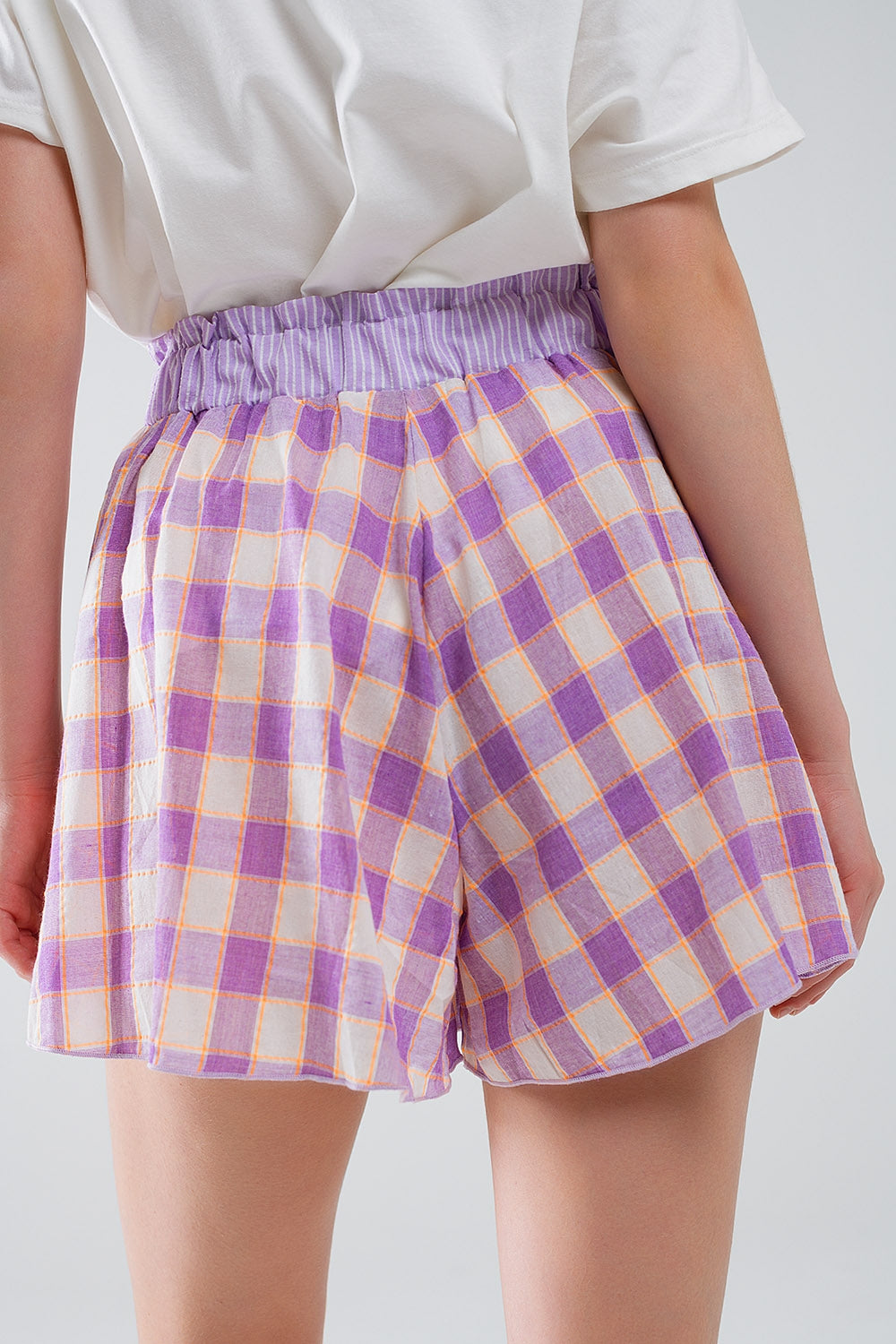 Purple Checkered print shorts with tight-fitting waist detail