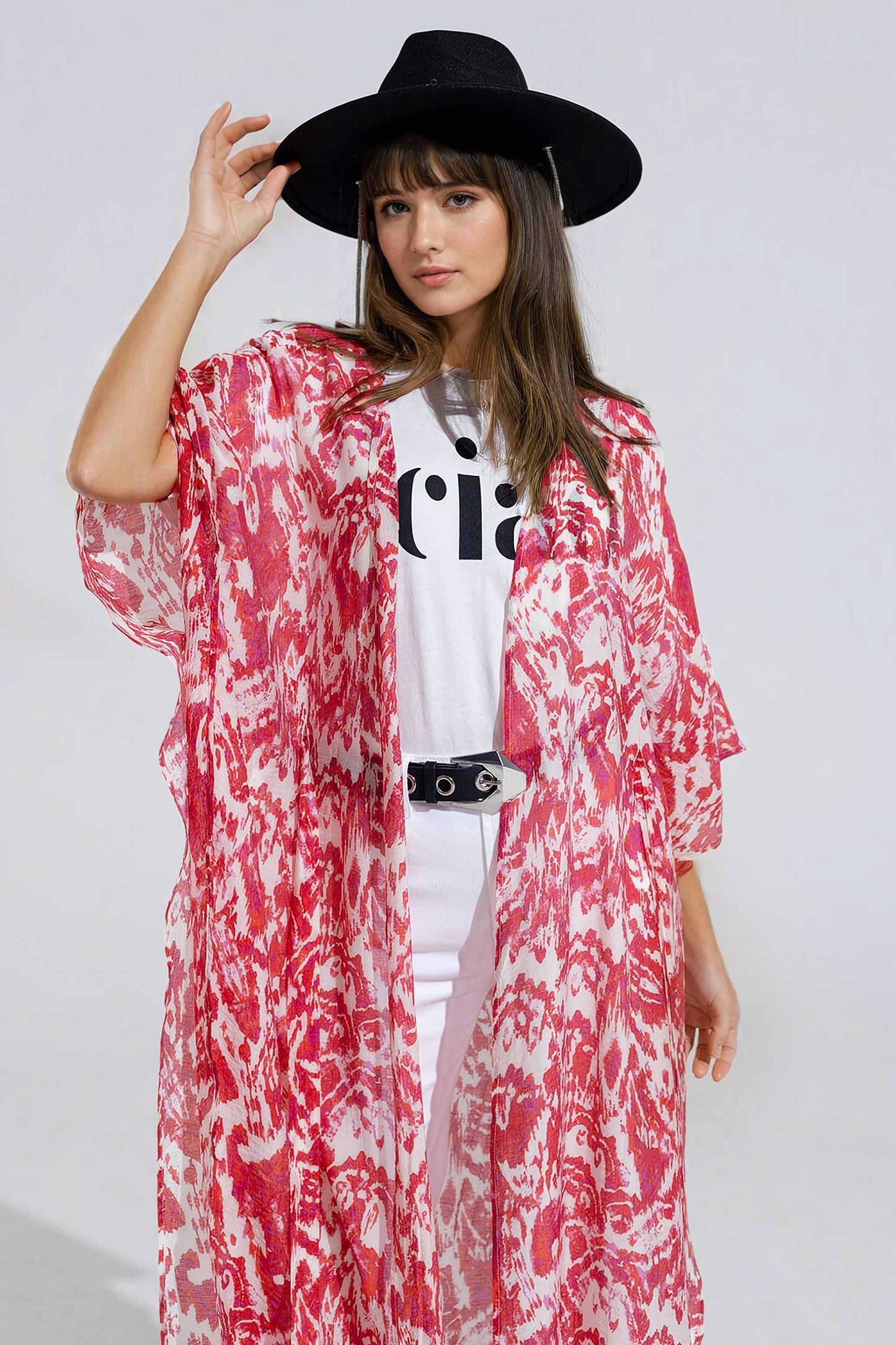 Kimono largo rojo con cierre de cordón en estampado tribal