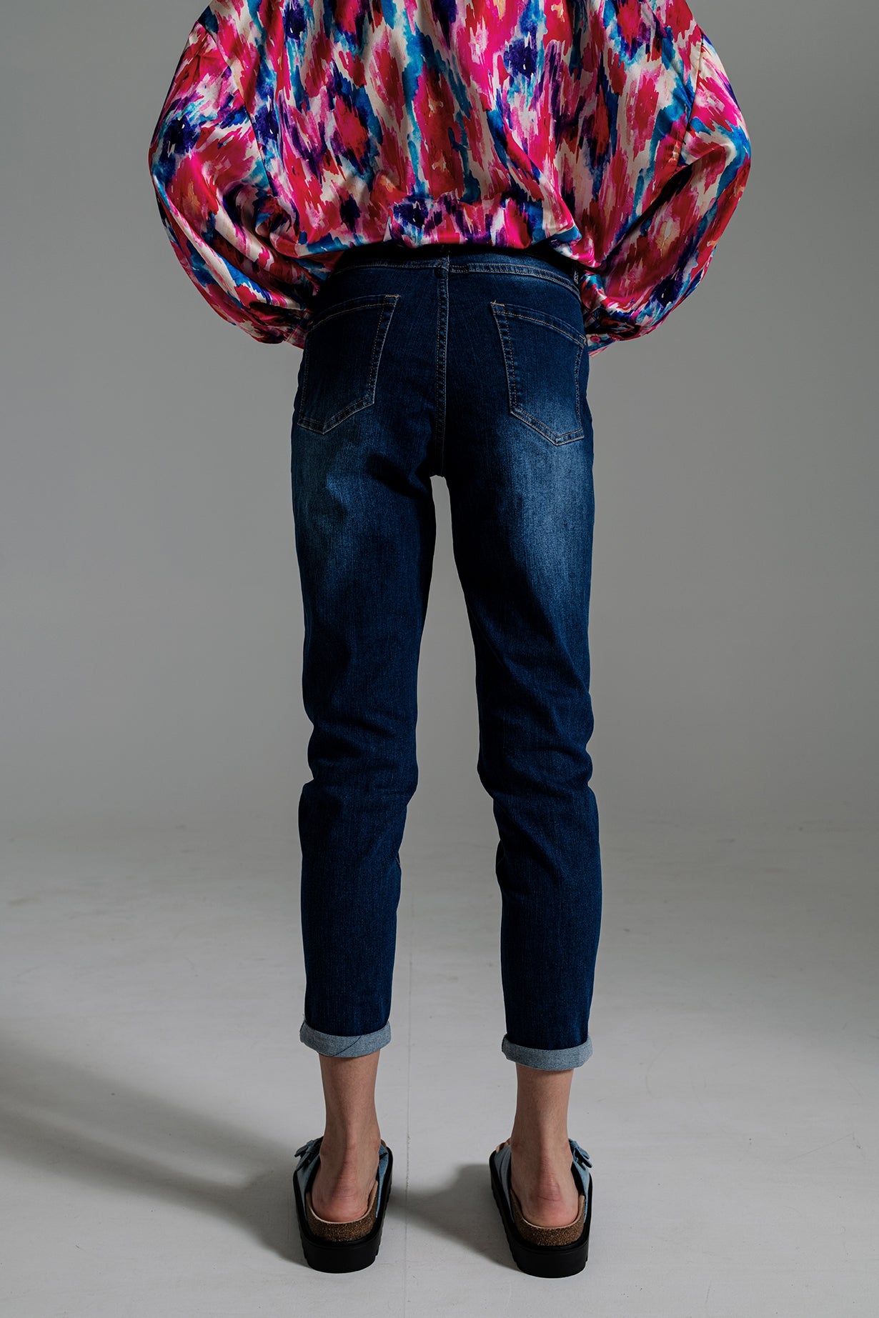 Regular Leg Basic Jeans in Mid Wash