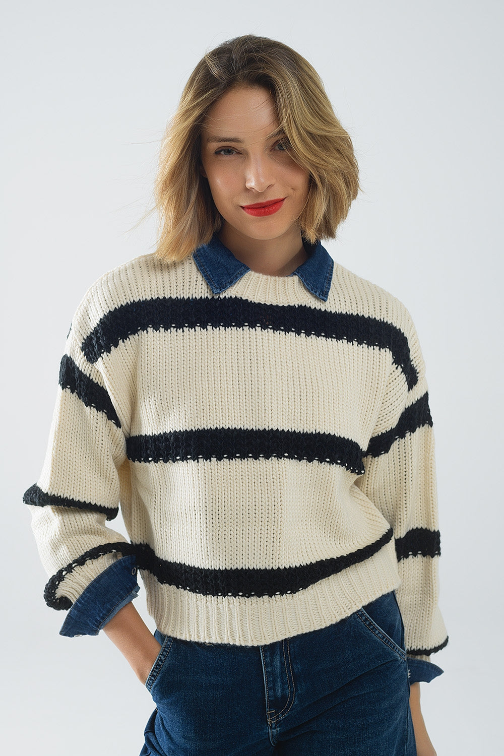 Q2 Relaxed beige jumper with black stripes