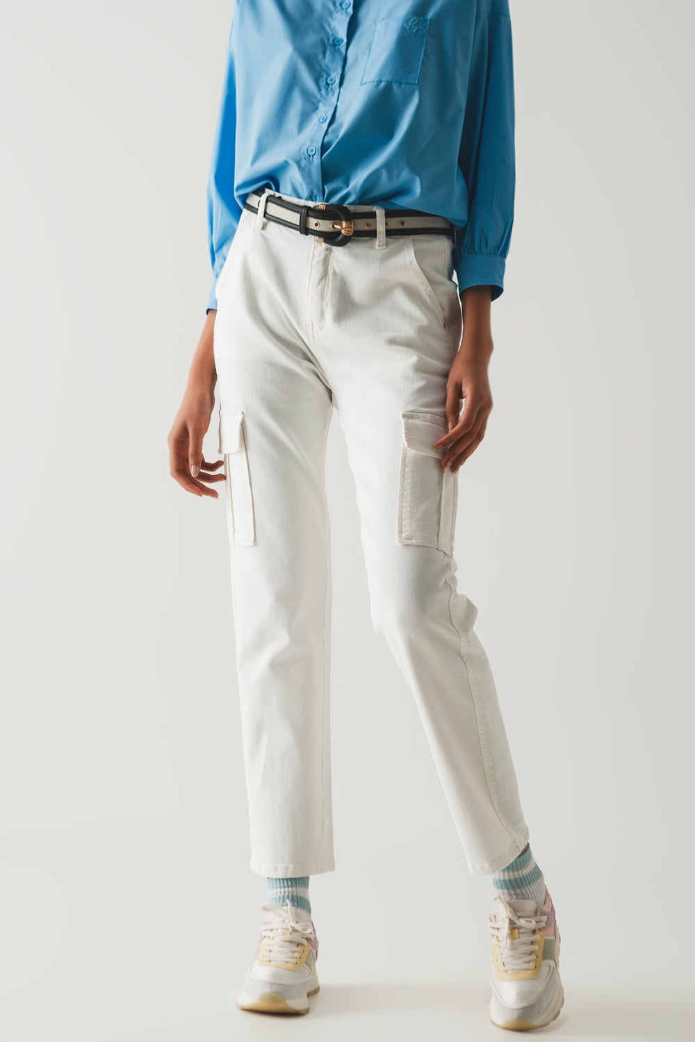 Relaxed cargo pants in white