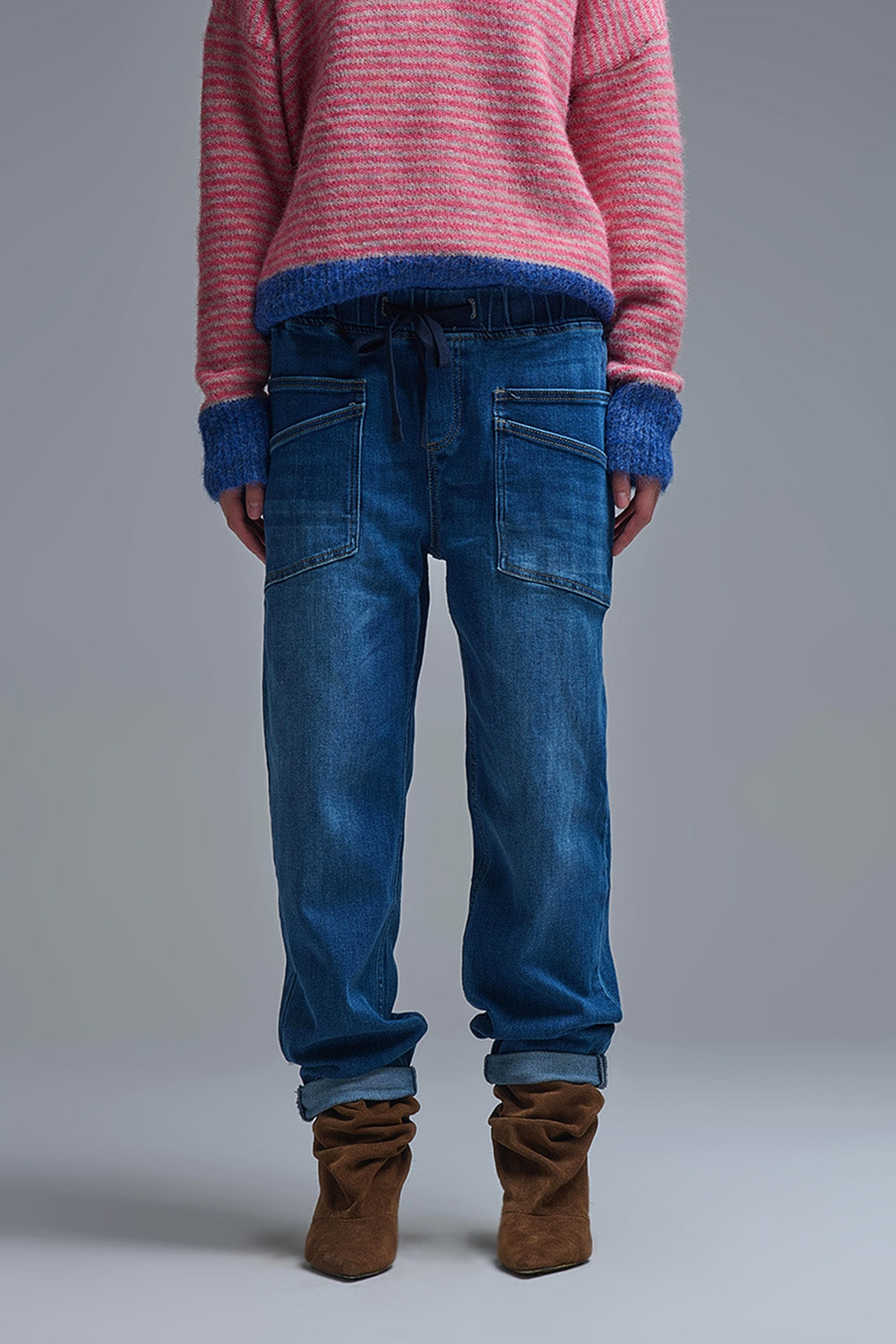 Q2 Relaxed fit Jeans with front pockets and a tie at the waist