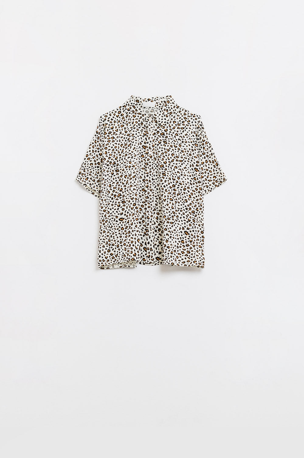 Camisa holgada de manga corta con estampado de leopardo