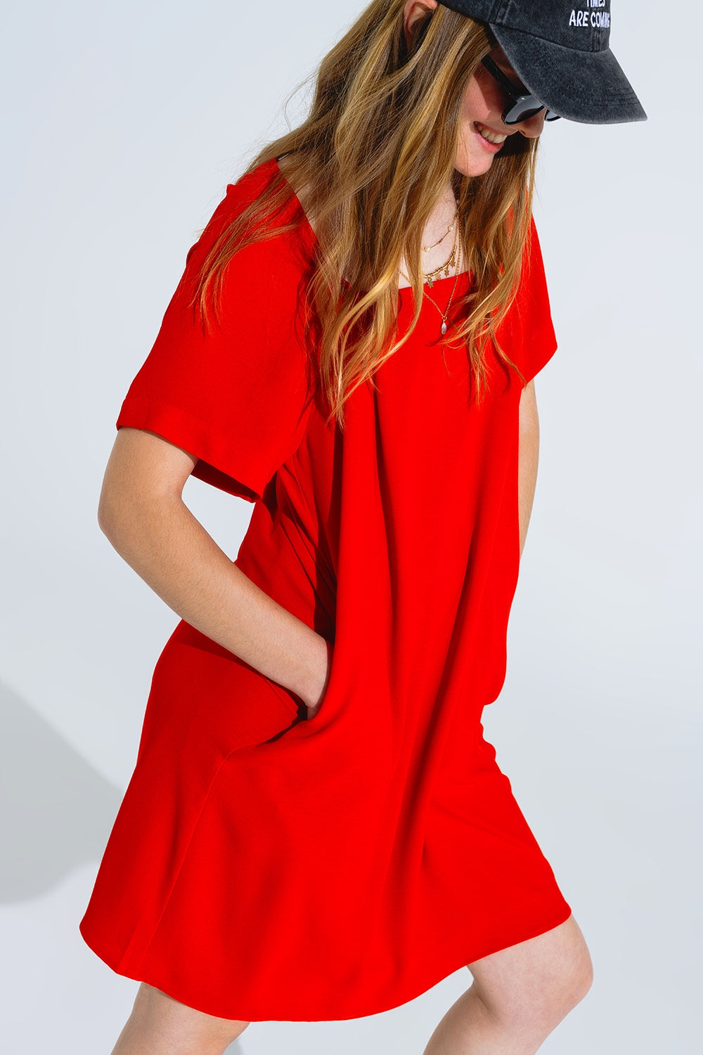 Vestido Corto Relajado con Escote Cuadrado y Manga Corta en Rojo