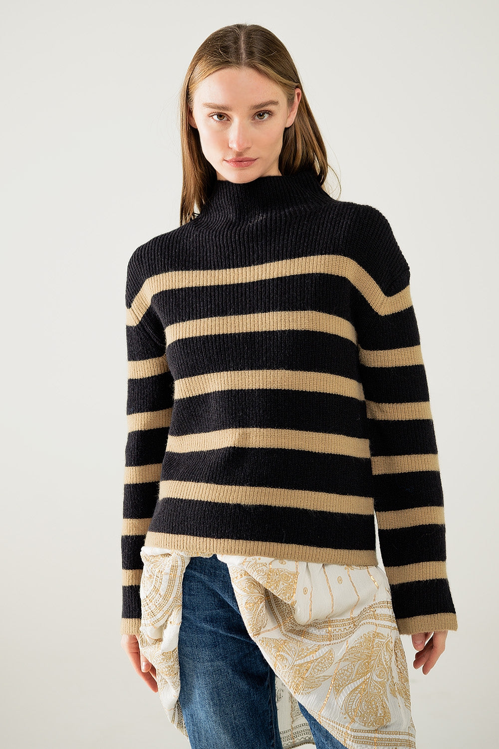 Q2 Ribbed knit jersey in black with camel stripes