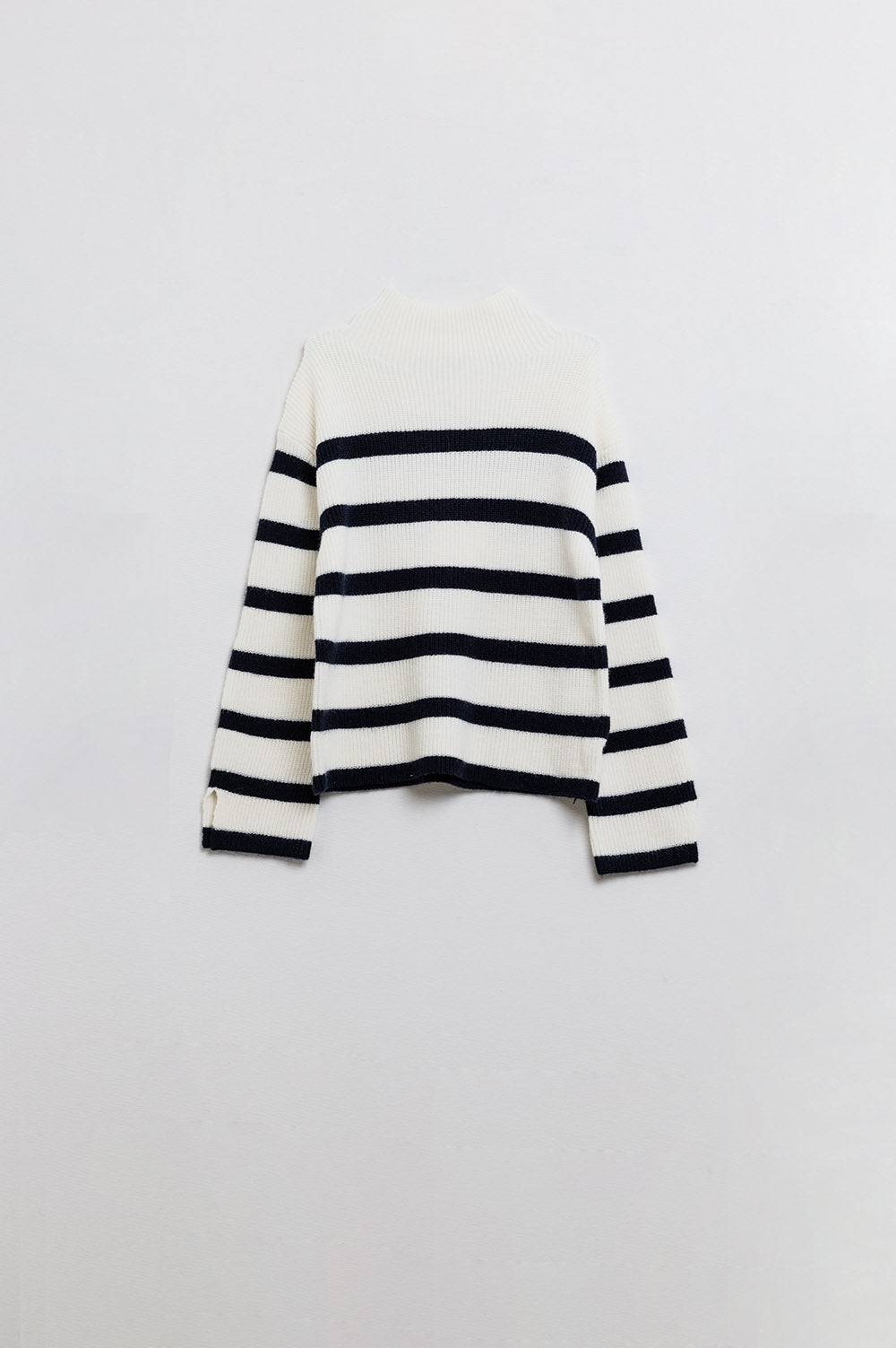 Q2 Ribbed knit jersey in cream with navy stripes