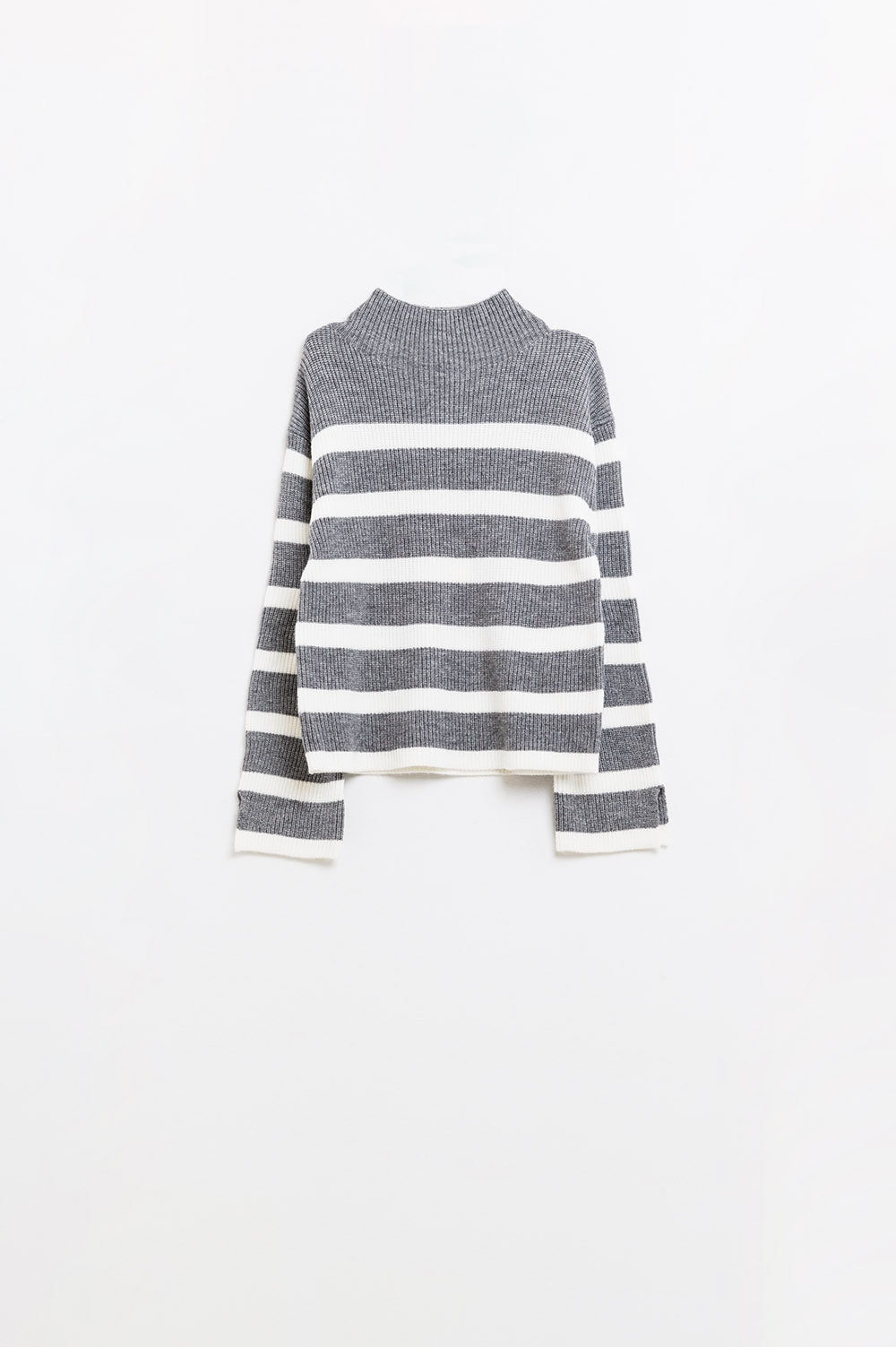 Q2 Ribbed knit jersey in grey with cream stripes