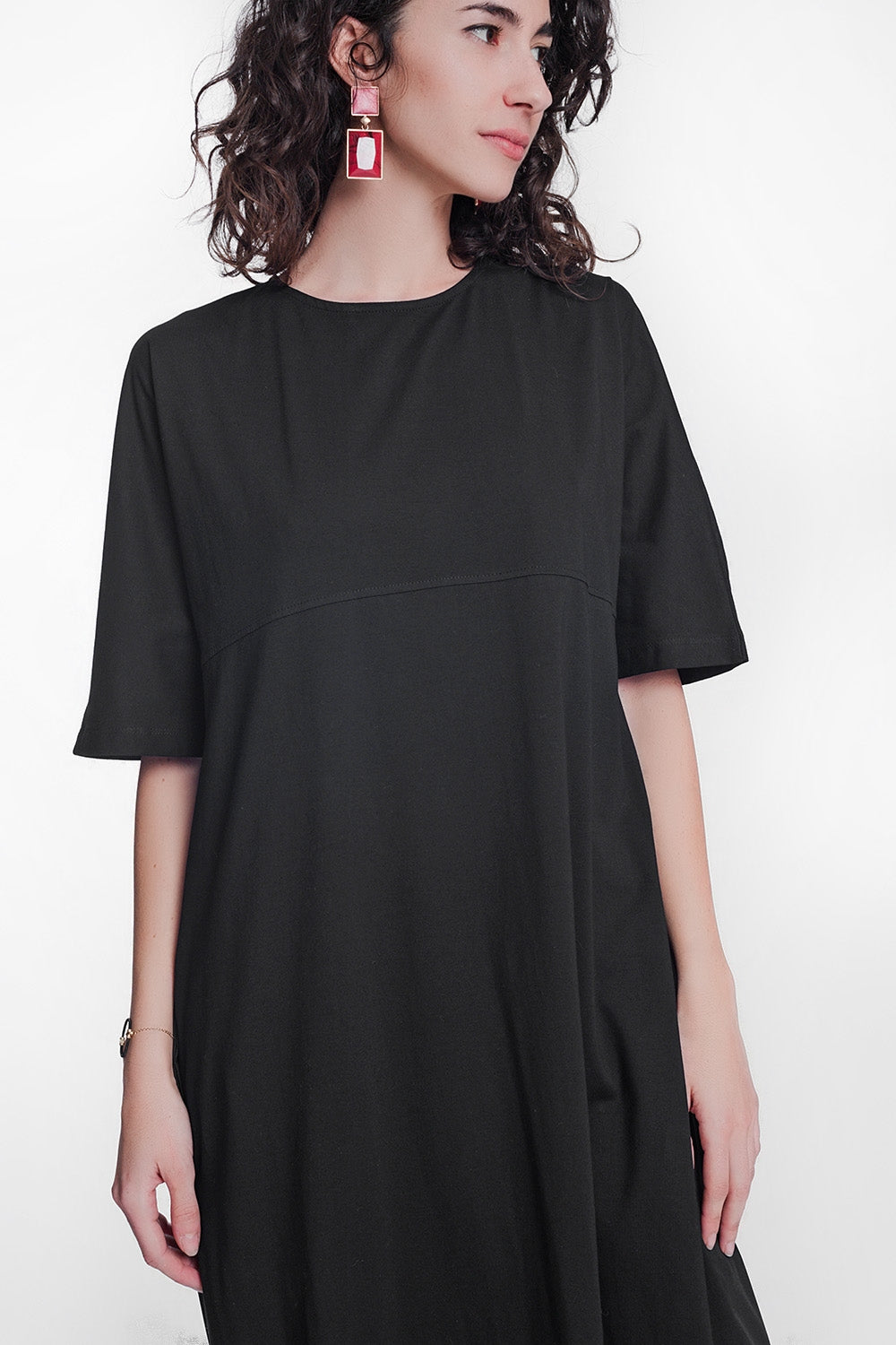 Vestido estilo camiseta de popelina con cuello redondo en negro