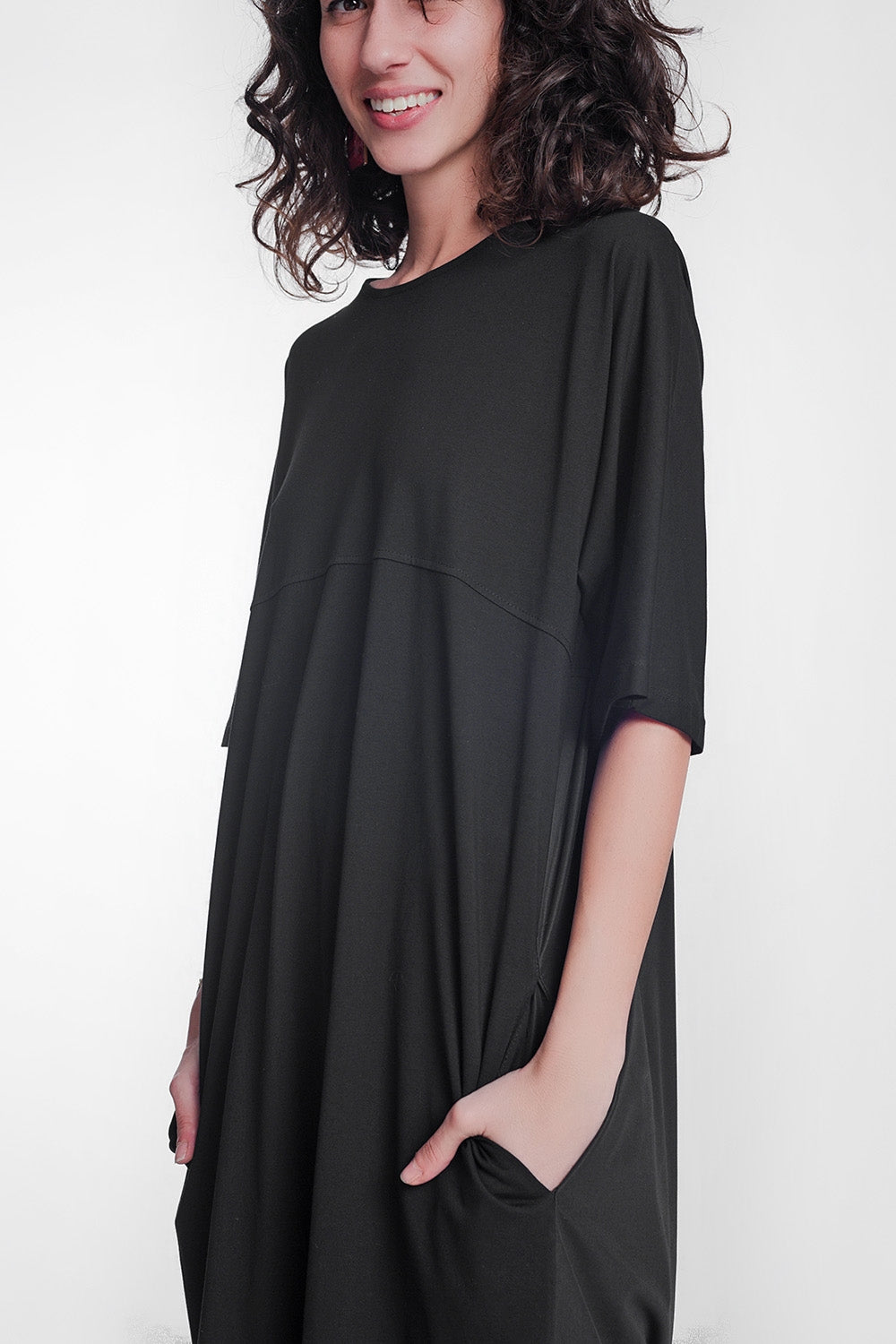 Vestido estilo camiseta de popelina con cuello redondo en negro