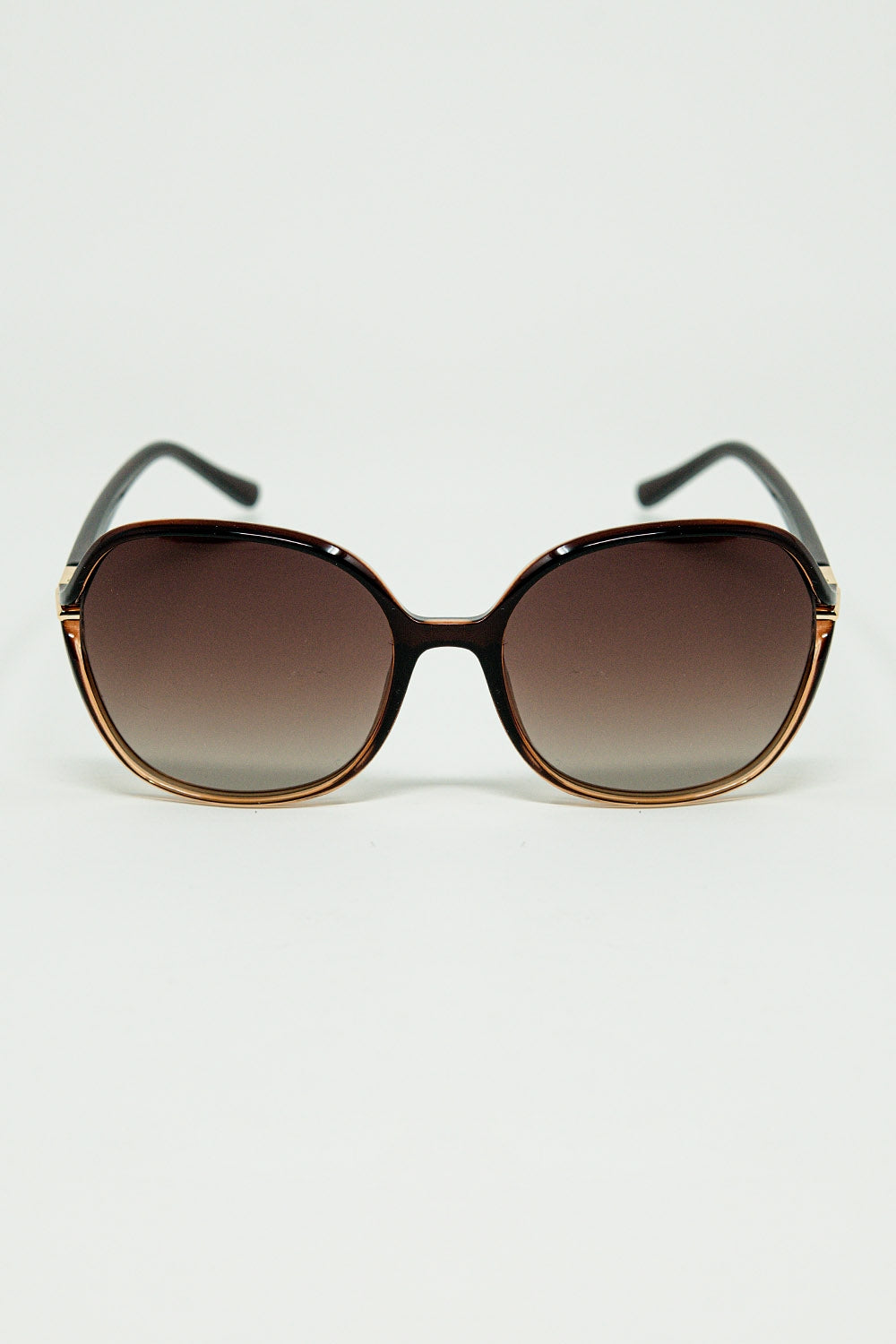 Q2 Round sunglasses in caramel color with gold metal detail