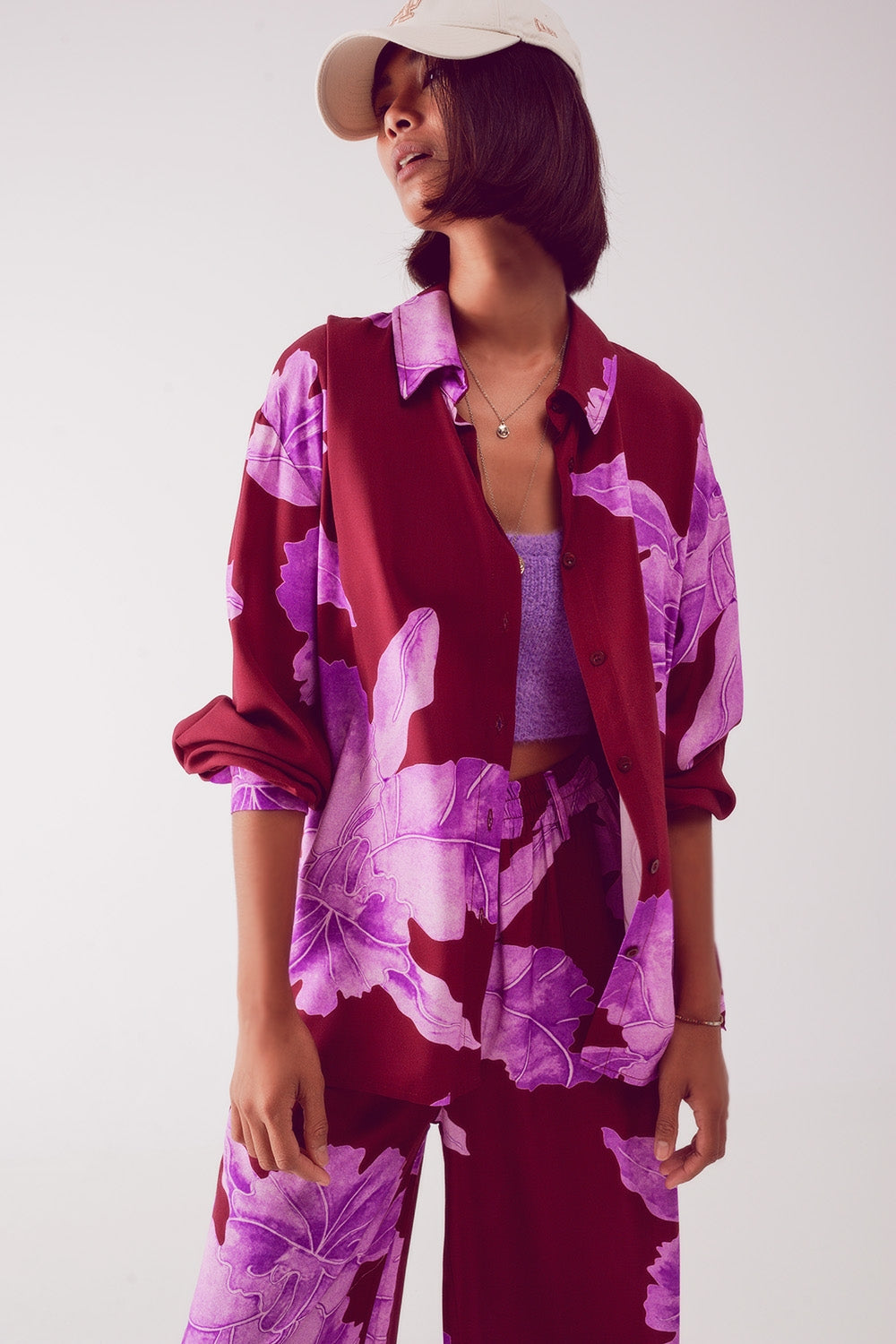 Camisa de raso fucsia con gran estampado floral