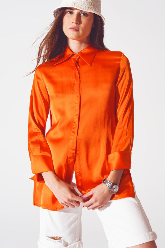 Camisa de raso con puños divididos en naranja