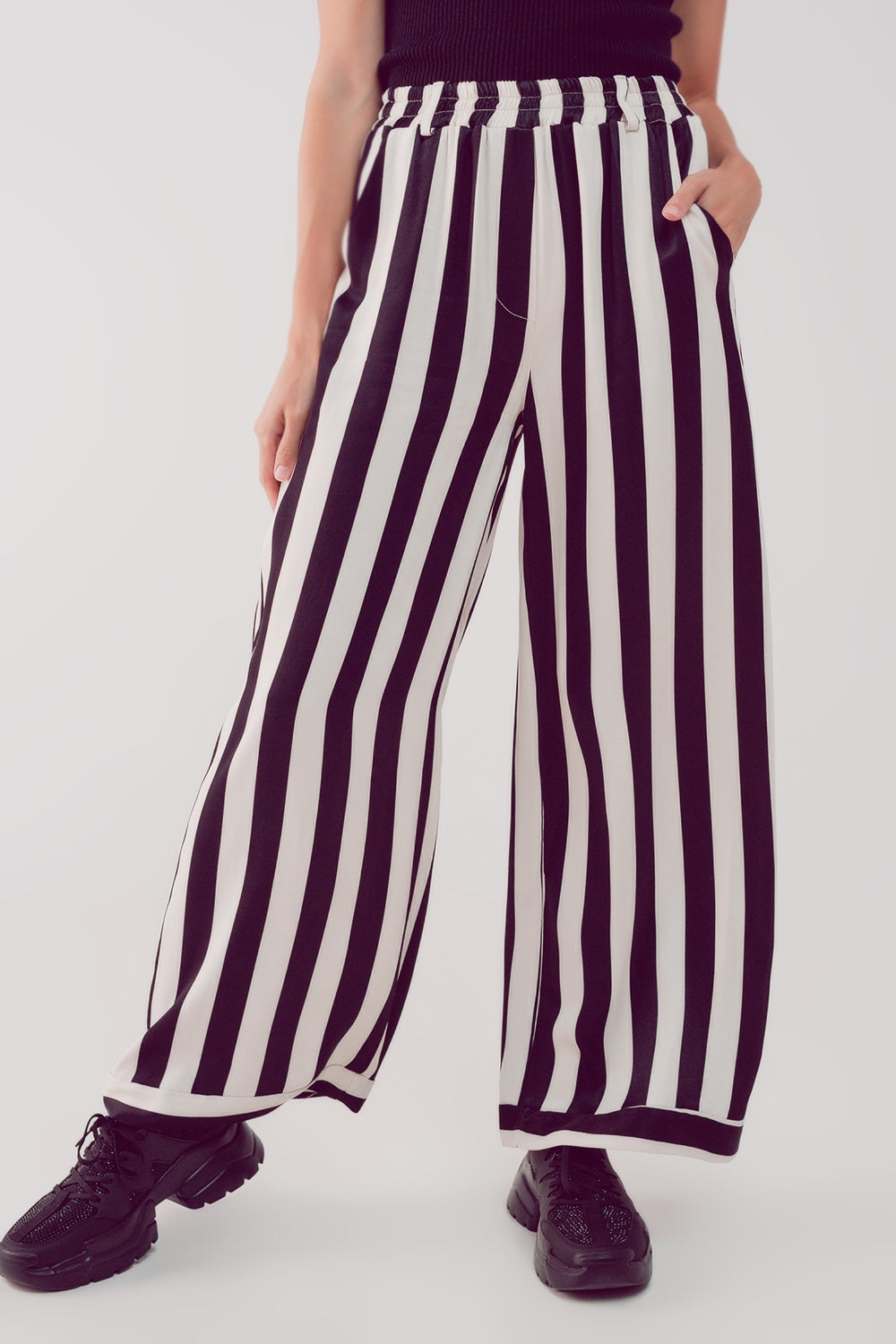 Q2 Satin wide leg stripe pants in black