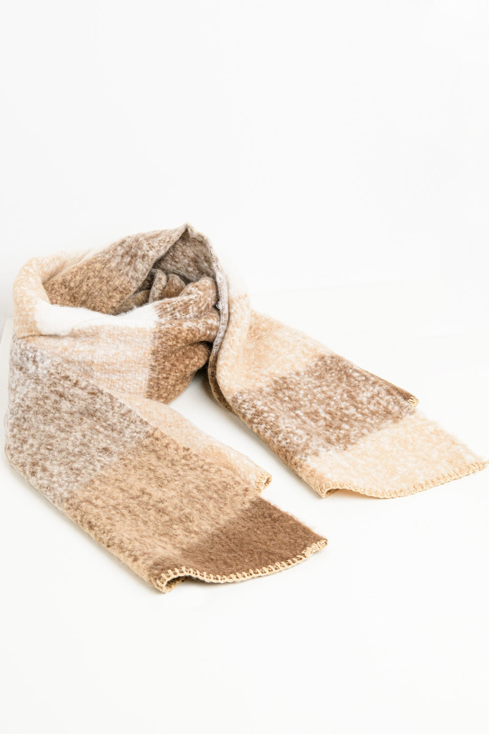 Scarf in beige and brown