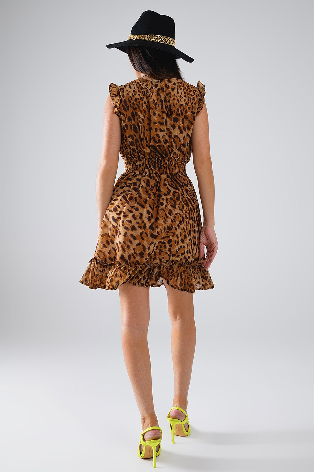 Vestido corto con estampado de leopardo y cintura ceñida