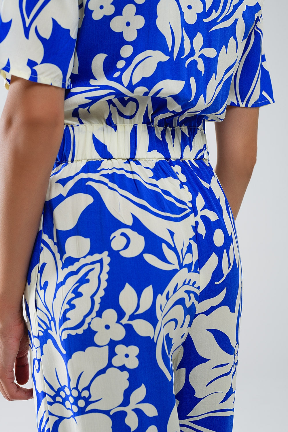 Short Sleeve Key Hole Front Floral Jumpsuit In Blue