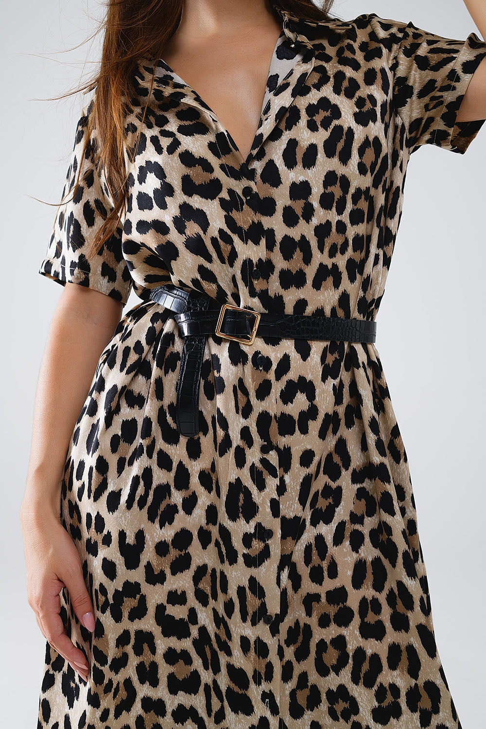 Vestido camisero midi de manga corta con cinturón y estampado de leopardo