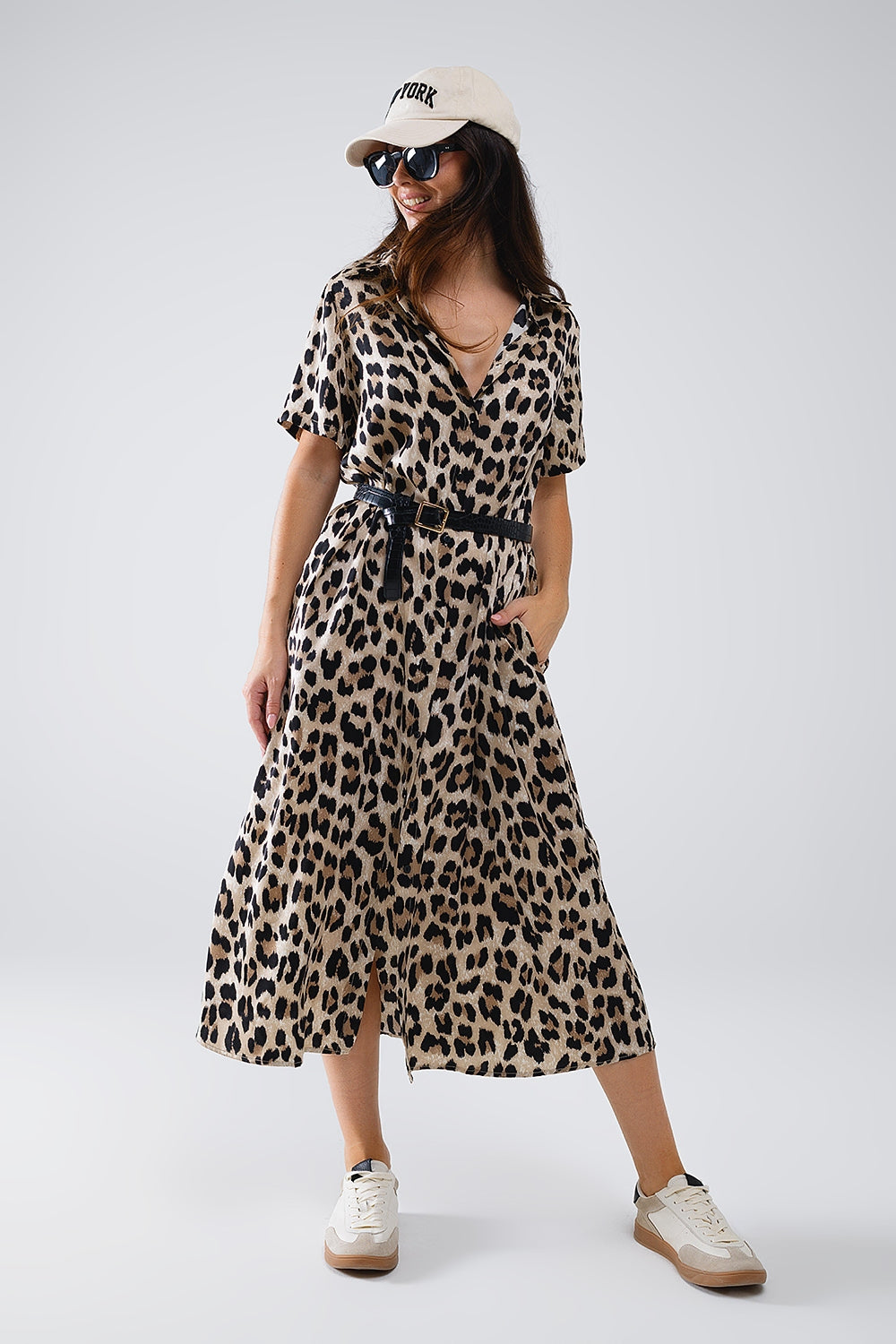 Vestido camisero midi de manga corta con cinturón y estampado de leopardo