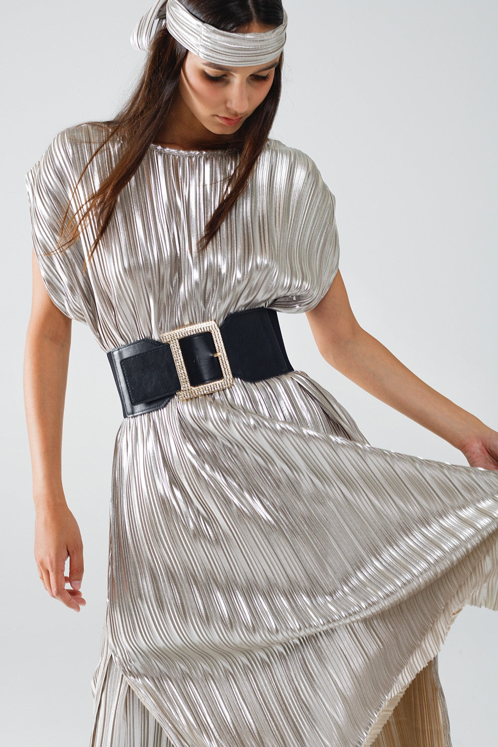 Silver Pleated Dress With Belt And Short Sleeves