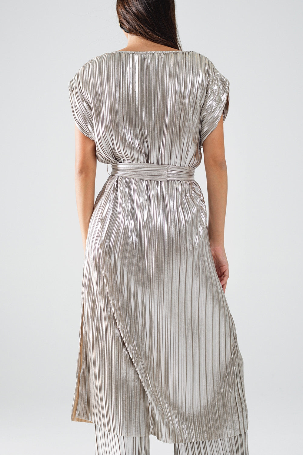 Silver Pleated Dress With Belt And Short Sleeves