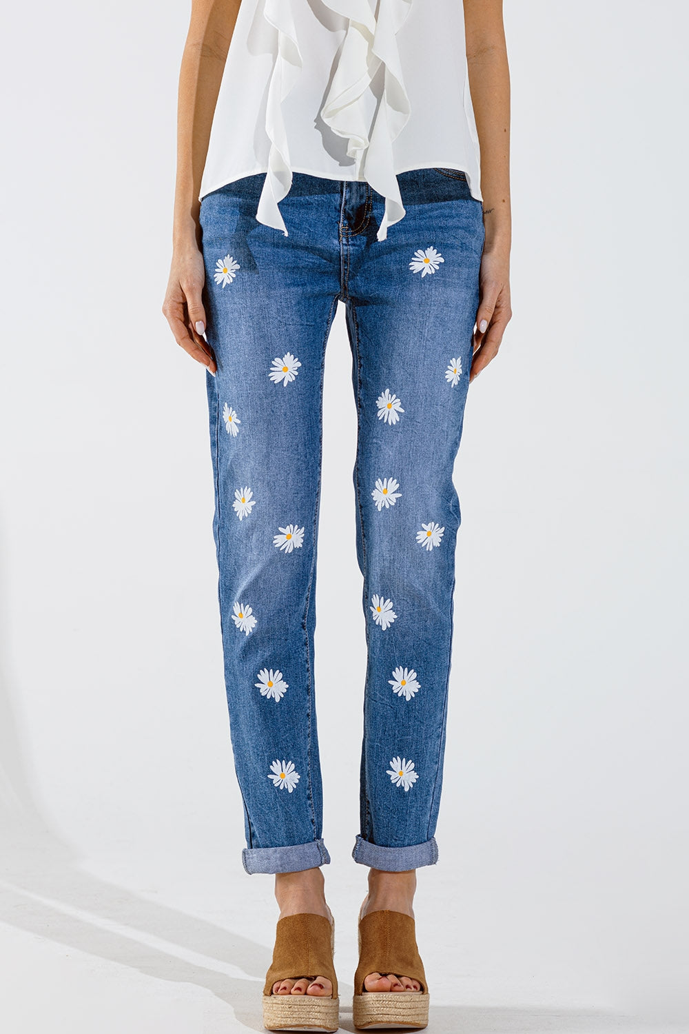 Q2 Skinny Jeans With Printed White Daisys In Mid Wash