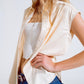 Blusa sin mangas con cuello pollo en beige