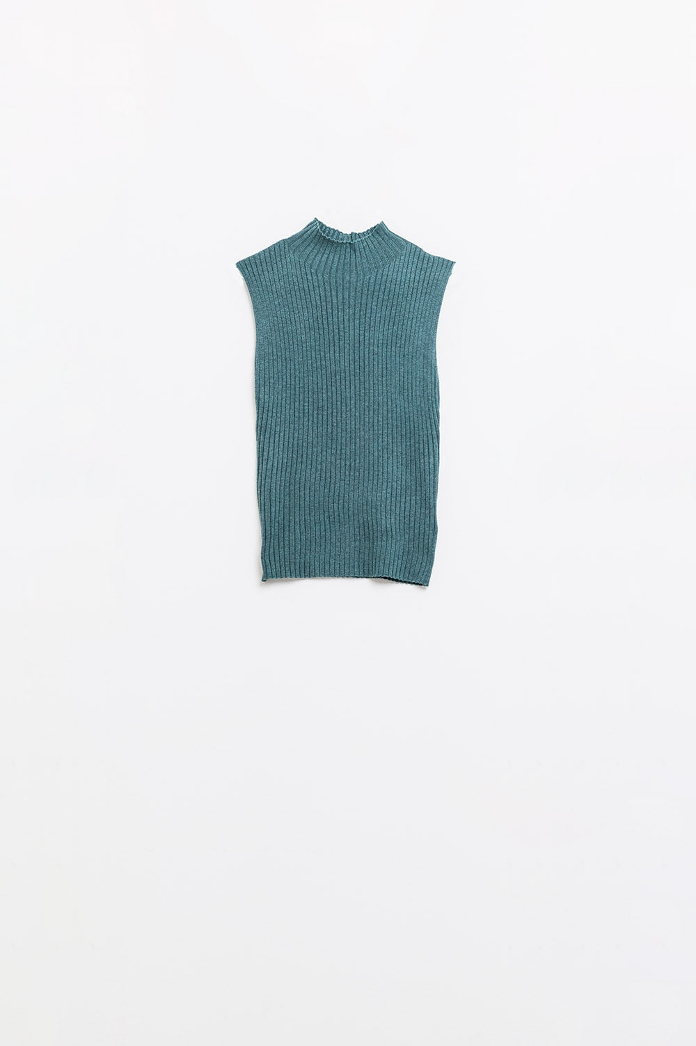 Q2 Sleeveless fine knit wool sweater in green