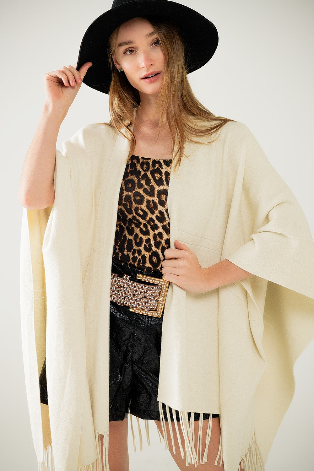 Soft knitted poncho in beige with fringes