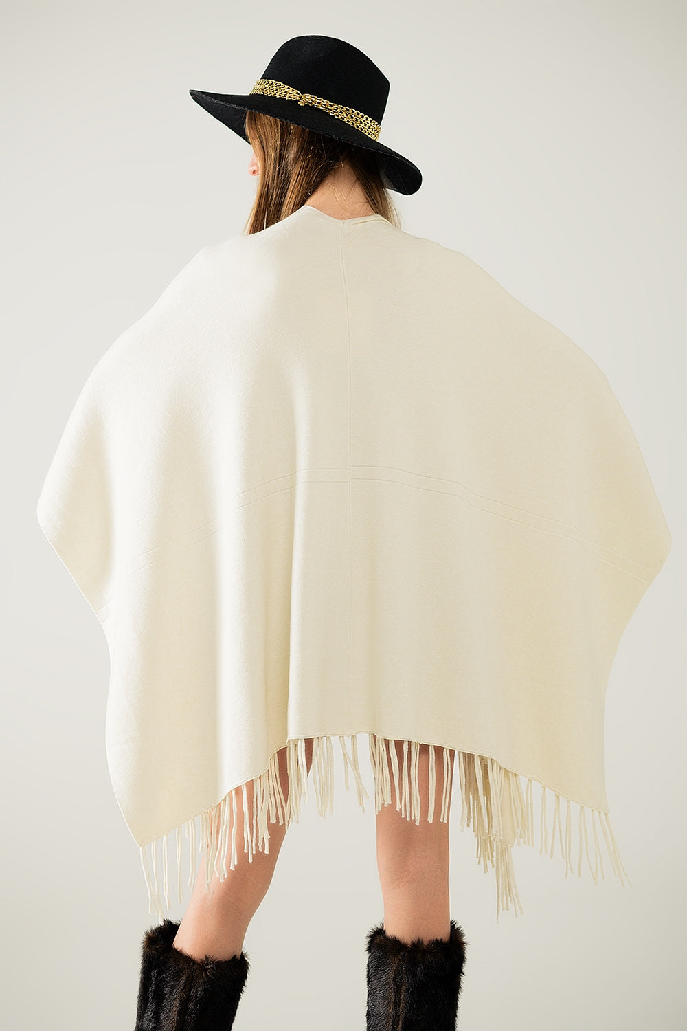 Soft knitted poncho in beige with fringes