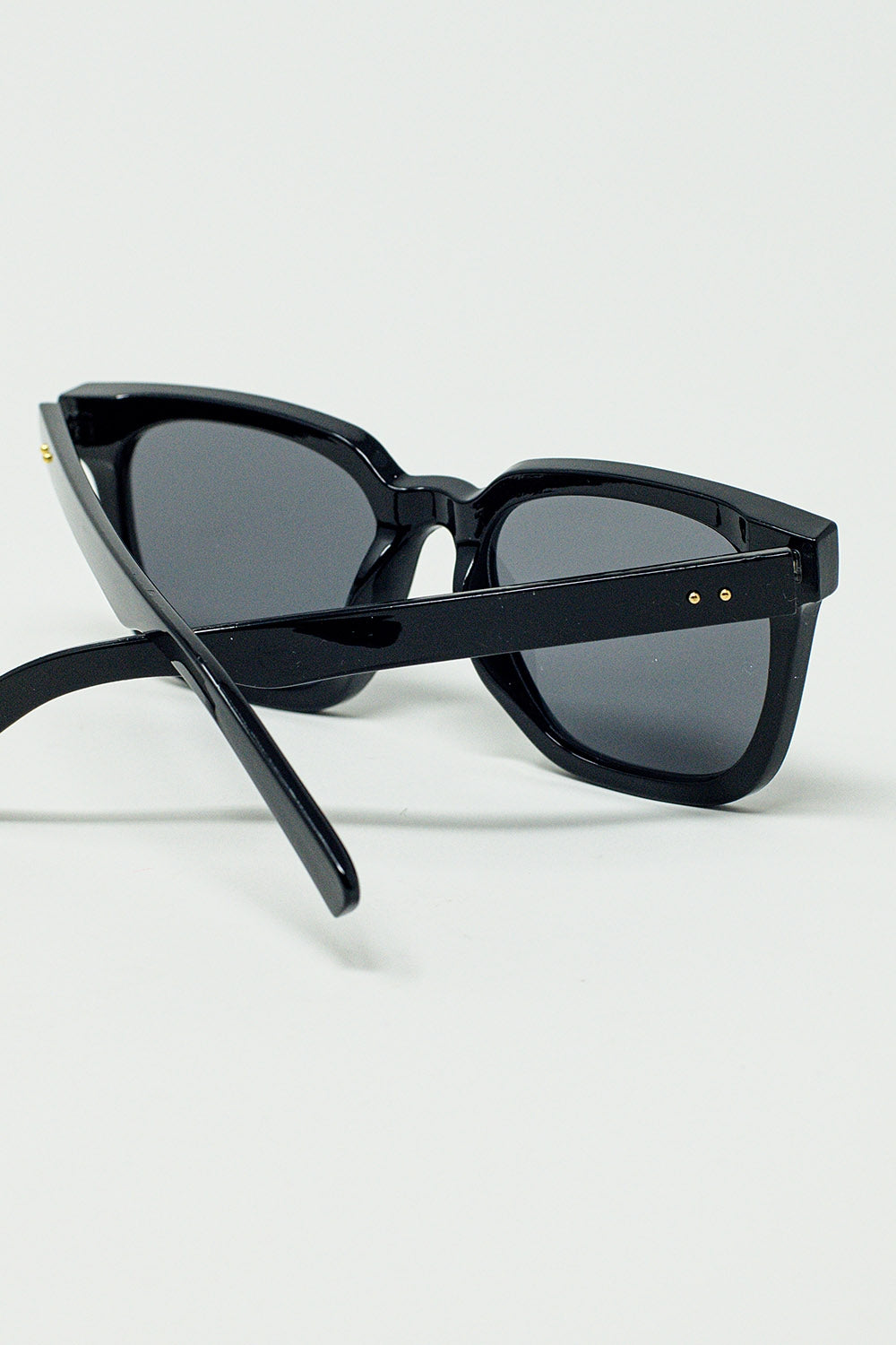 square bevel frame sunglasses in black