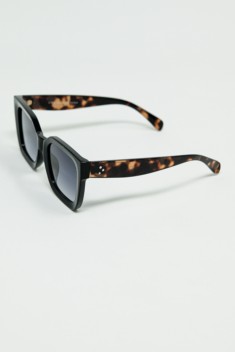 Square sunglasses with animal print on the side