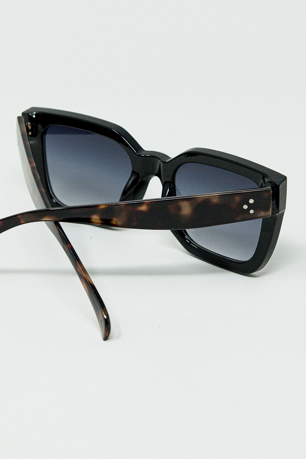 Square sunglasses with animal print on the side