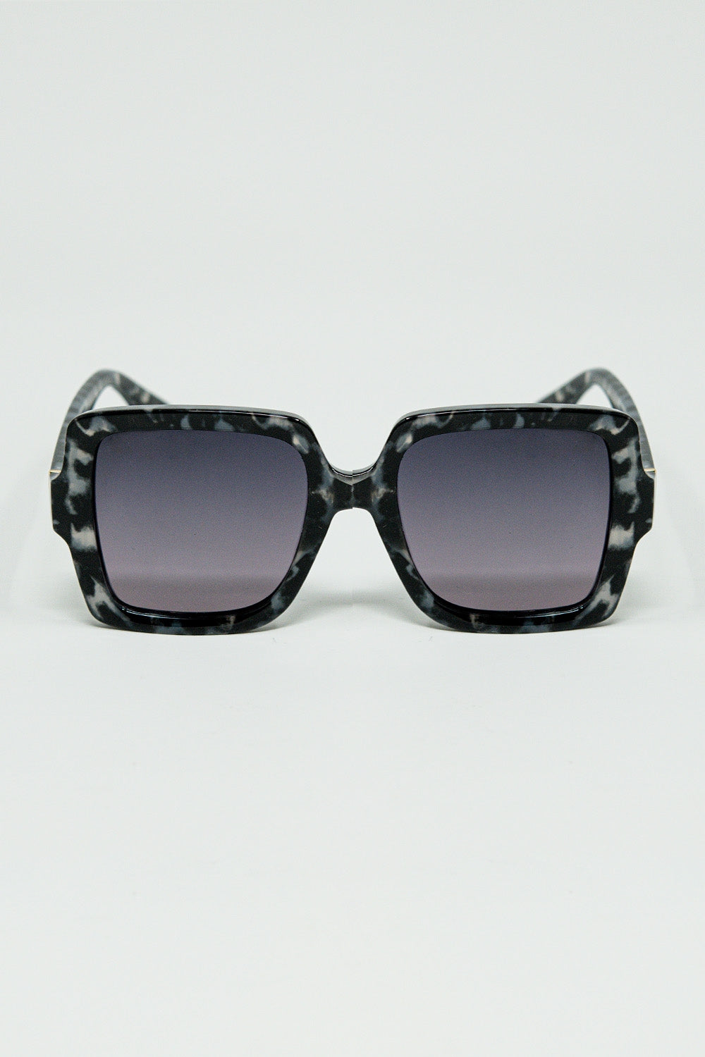 Q2 Squared Sunglasses In Black and White Grey Spot Details