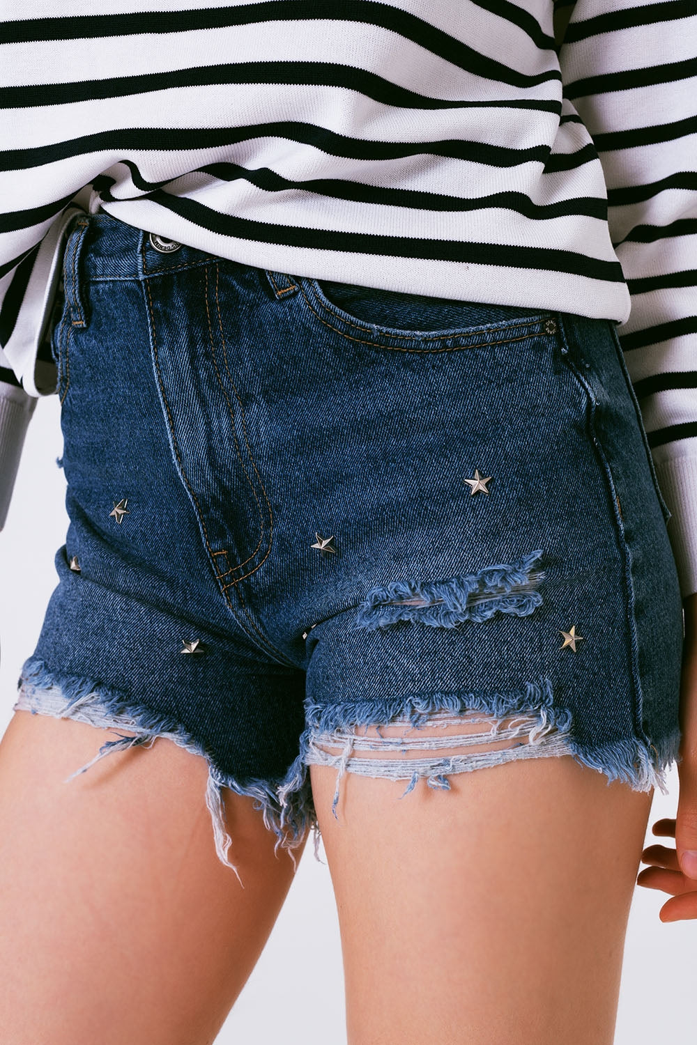 shorts de mezclilla con aplique de estrellas