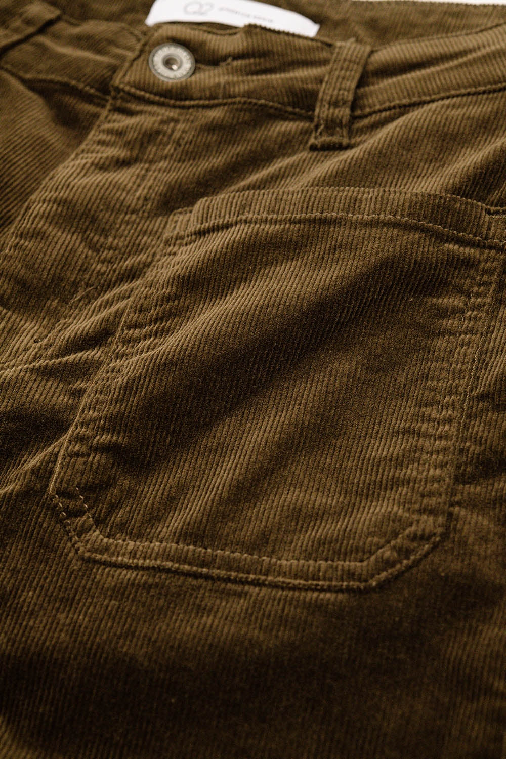 Straight Leg Corduroy Jeans in brown with pockets