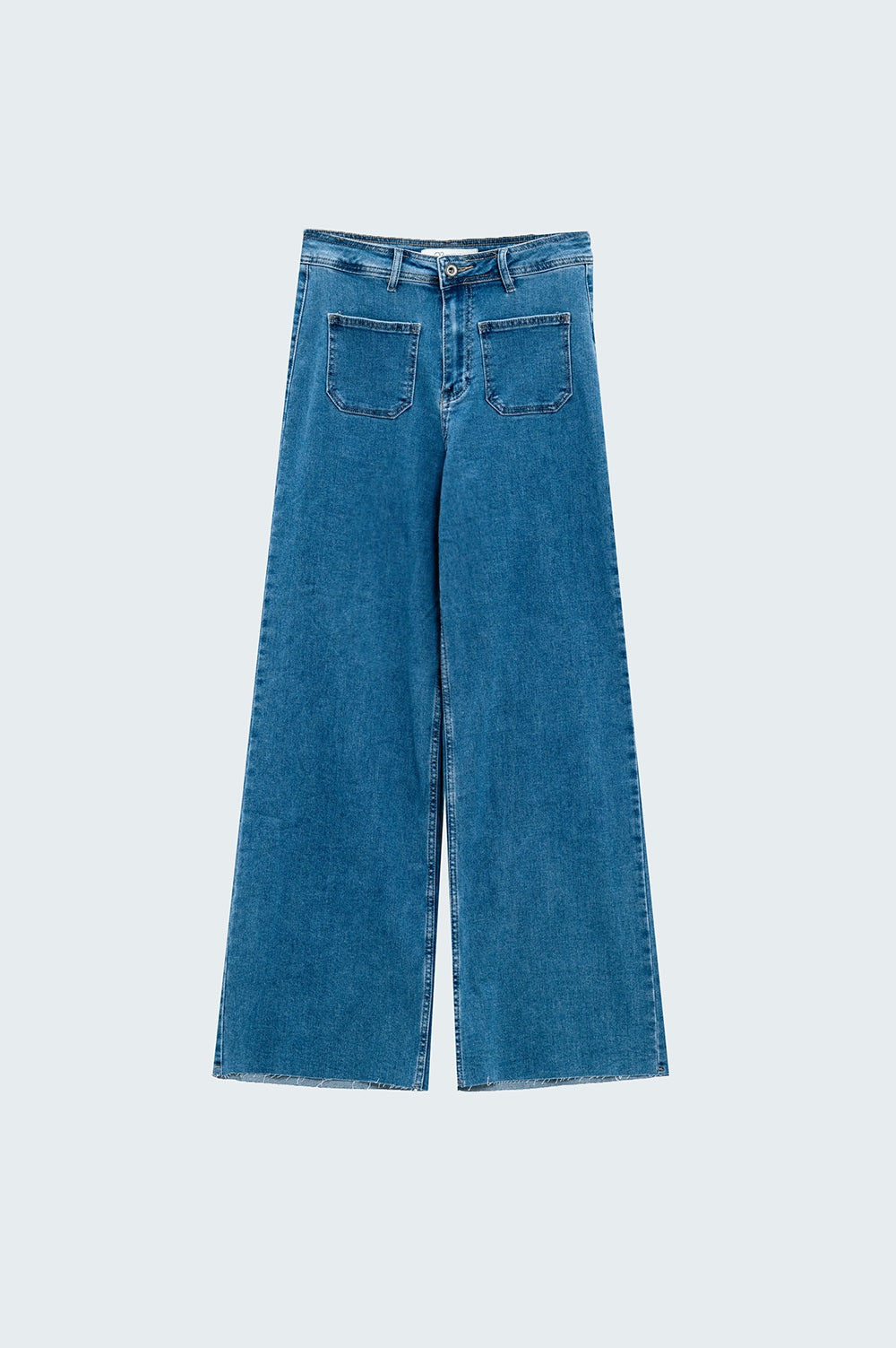 Straight Leg Jeans With Front Pockets Detail in Mid Wash