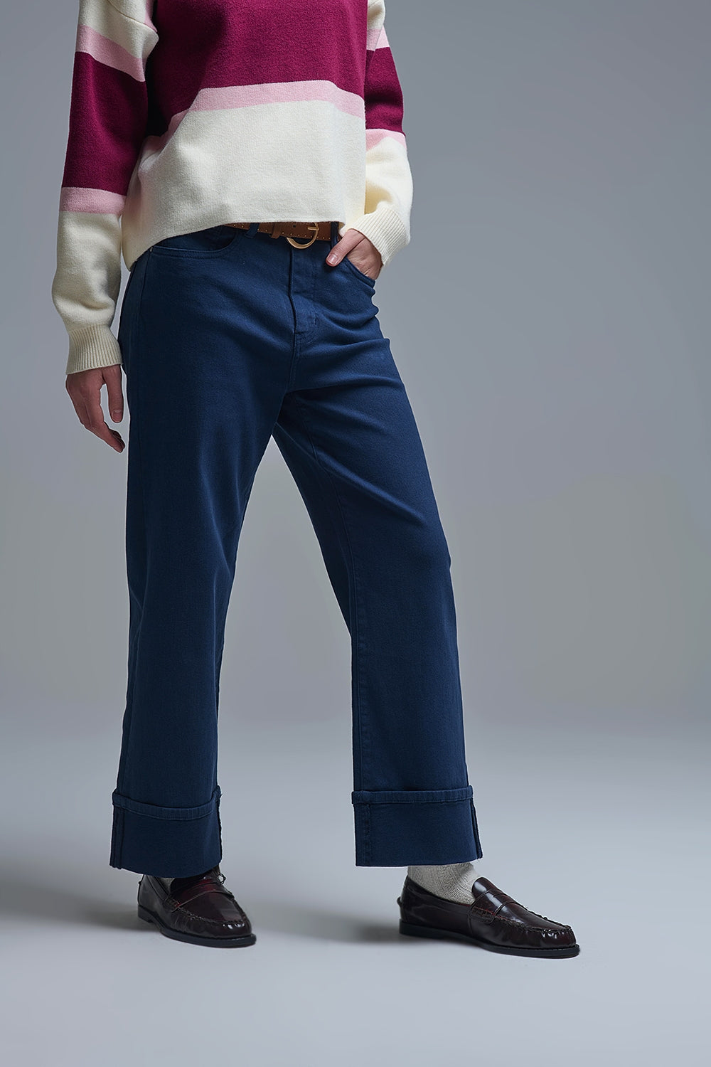 Q2 Straight leg Pants with cropped hem in navy
