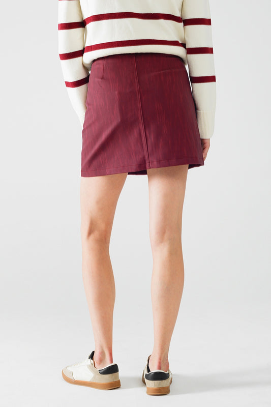 Straight mini skirt in burgundy with pockets