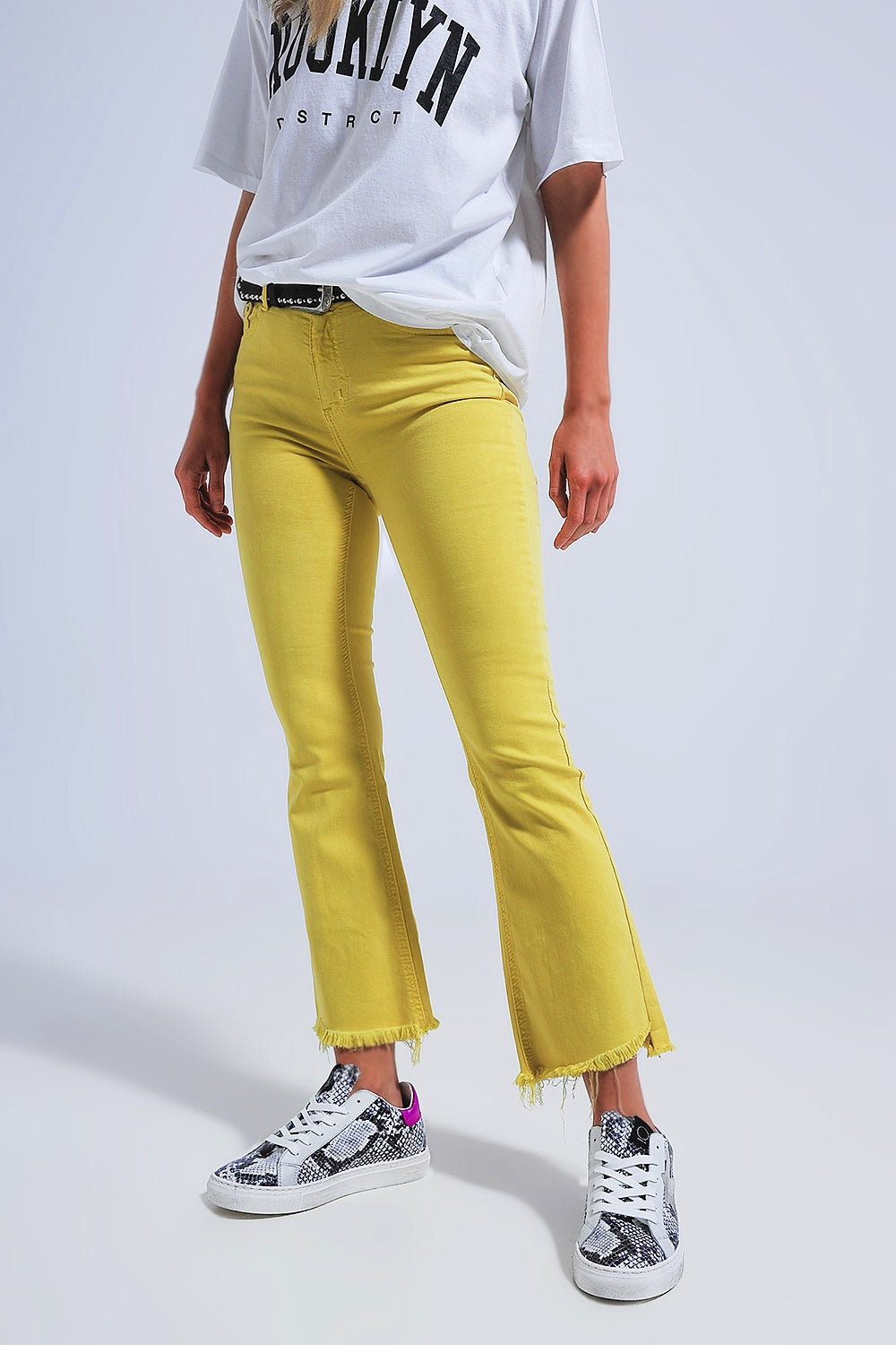 Q2 Straight Pants in yellow with wide ankles