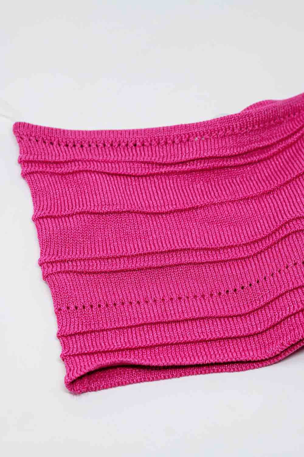 Top ajustado de punto sin tirantes en fucsia