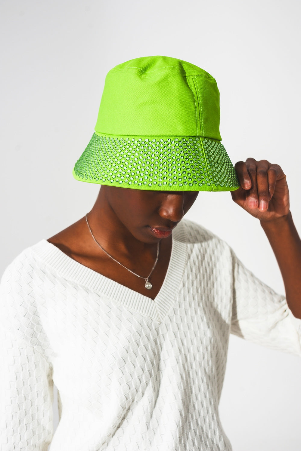 Q2 Strass Detail Bucket Hat in Green