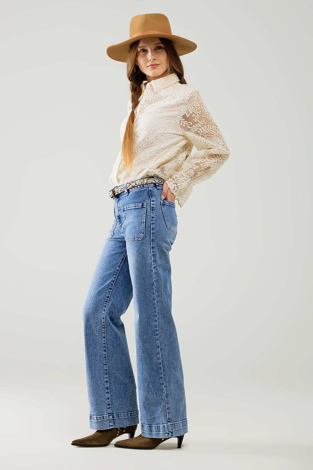 Stretchy Straight Leg Jeans With Front Pocked in Medium Wash