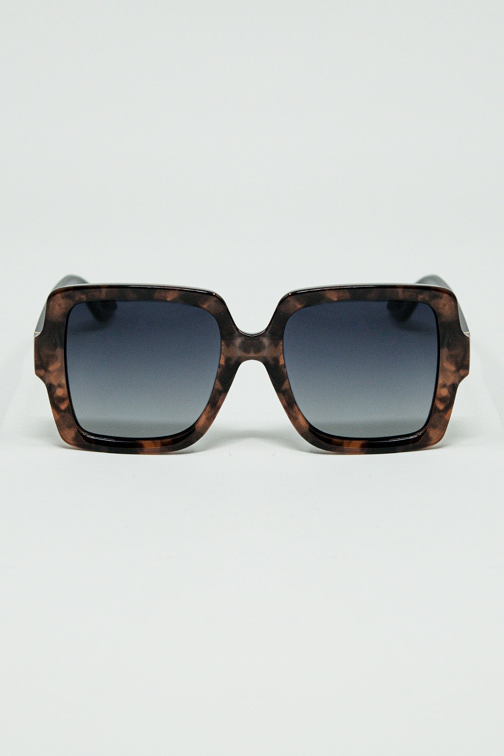 Q2 Sunglasses with a brown print frame and black temples